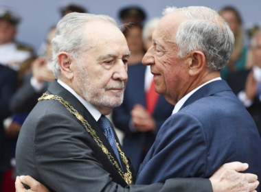 Ramalho eanes condecorado por marcelo: "merece como ninguém"