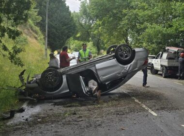 Escapa ileso de aparatoso despiste seguido de capotamento em vieira do minho